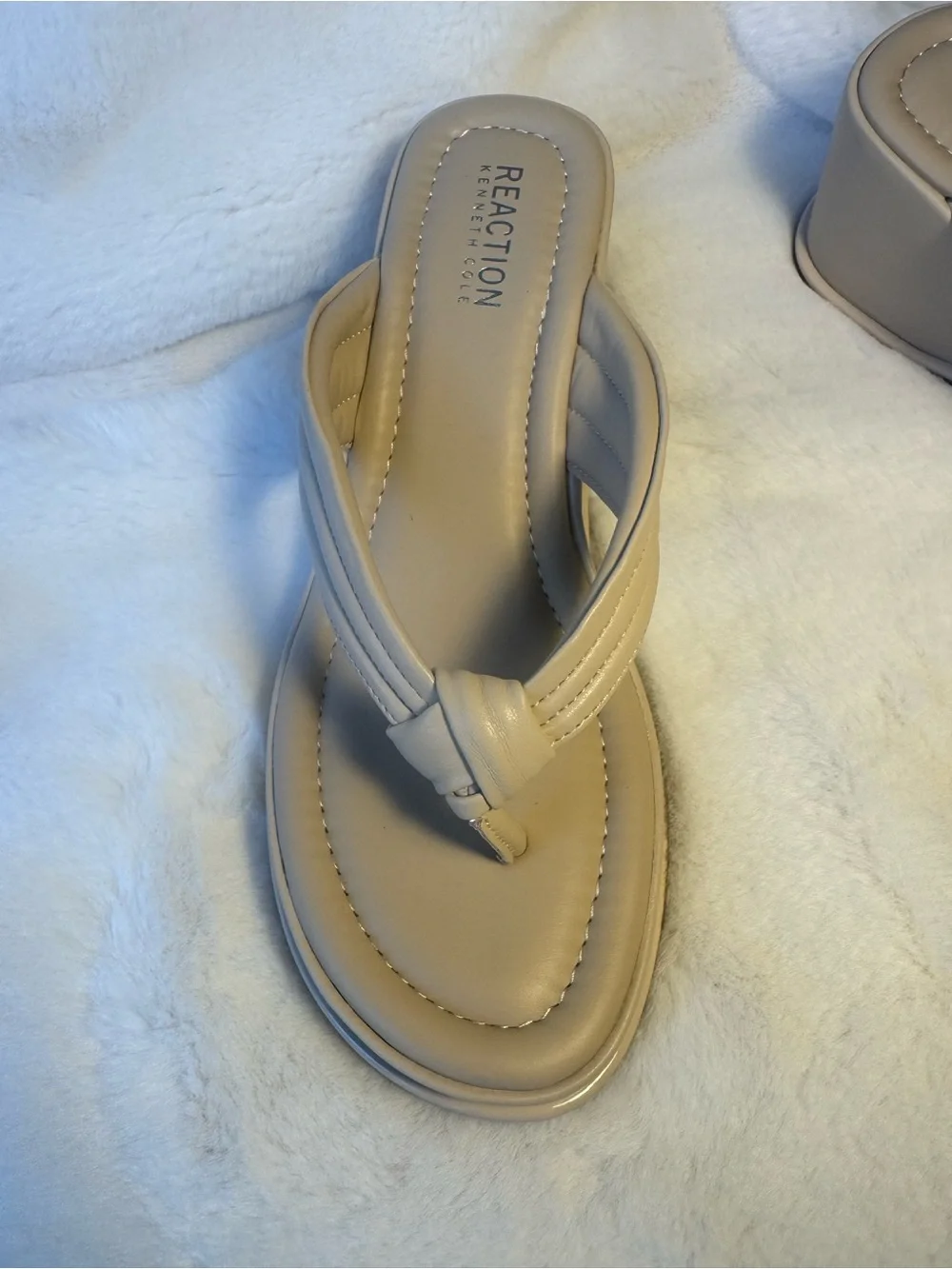 Reaction Kenneth Cole Women's Nude Wedge Thong Sandals Size 8